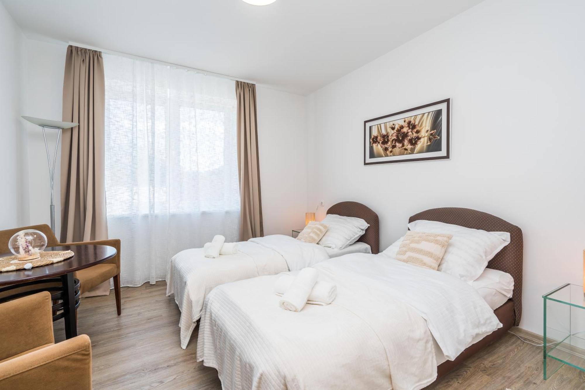 Perla Hradce Apartment Hradec Kralove Exterior photo
